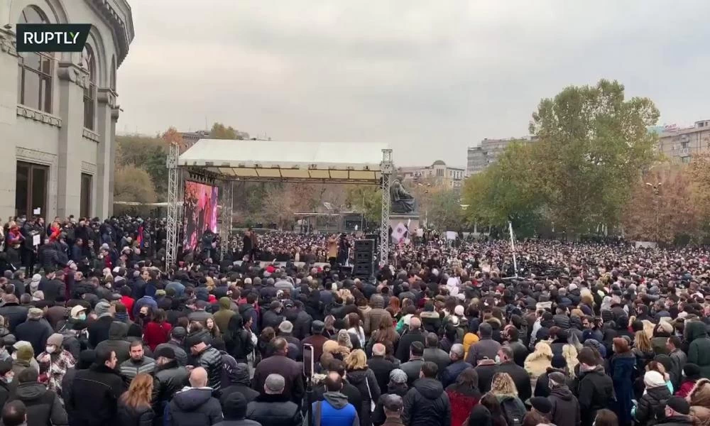 Αρμενία: Χιλιάδες διαδηλωτές ζητούν την παραίτηση της κυβέρνησης